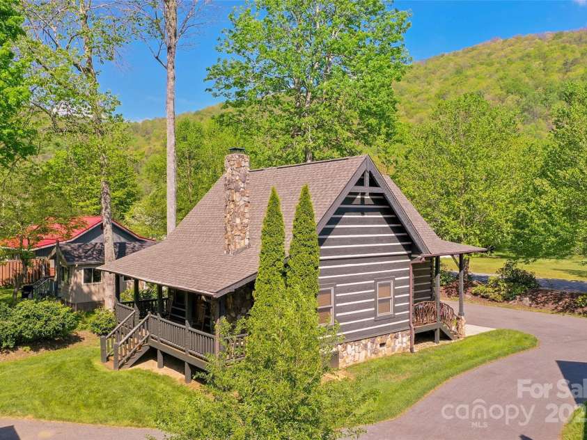 18 Rachels Circle, Maggie Valley, NC 28751.  MLS# CAR4251213, YatesRealty ID 14824. 