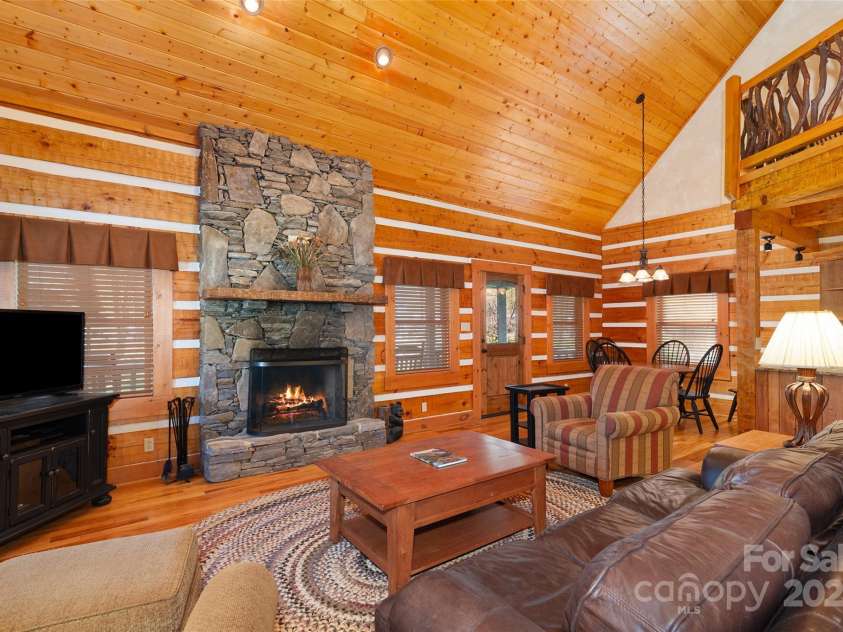 18 Rachels Circle, Maggie Valley, NC 28751.  MLS# CAR4251213, YatesRealty ID 14824. 