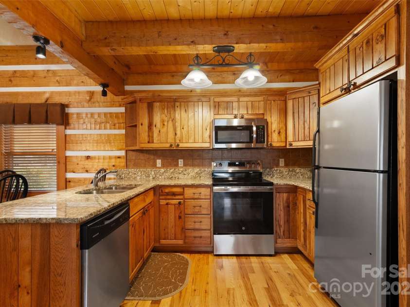 18 Rachels Circle, Maggie Valley, NC 28751.  MLS# CAR4251213, YatesRealty ID 14824. 