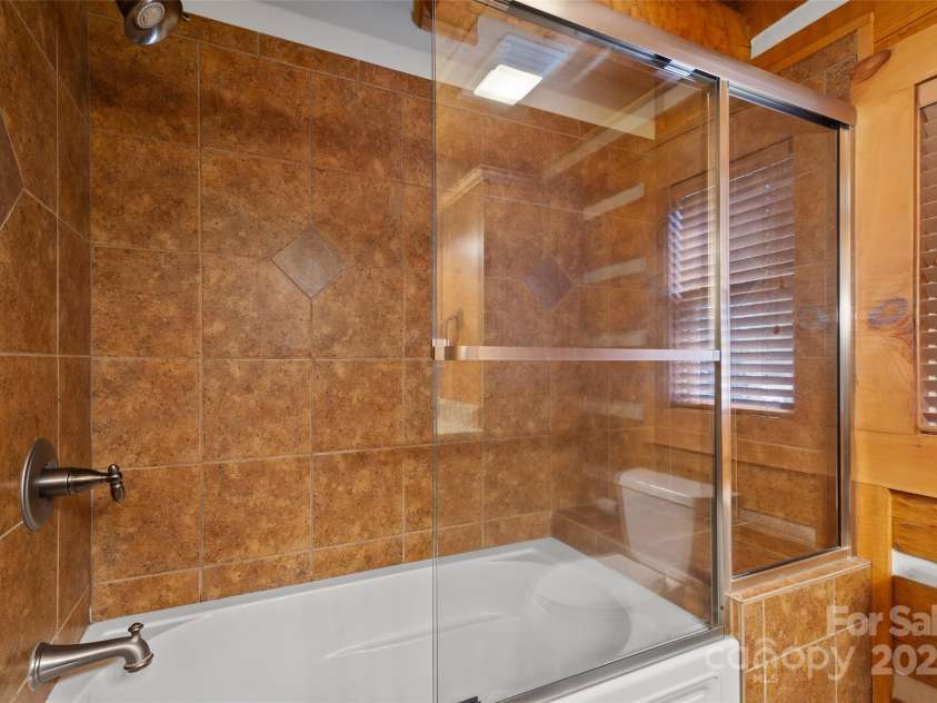 18 Rachels Circle, Maggie Valley, NC 28751.  MLS# CAR4251213, YatesRealty ID 14824. 