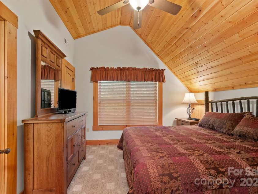 18 Rachels Circle, Maggie Valley, NC 28751.  MLS# CAR4251213, YatesRealty ID 14824. 