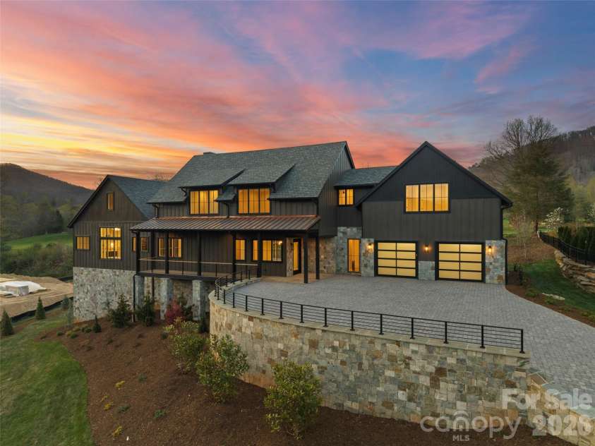 6 Walnut Valley Parkway, Arden, NC 28704.  MLS# CAR4368458, YatesRealty ID 14824. 