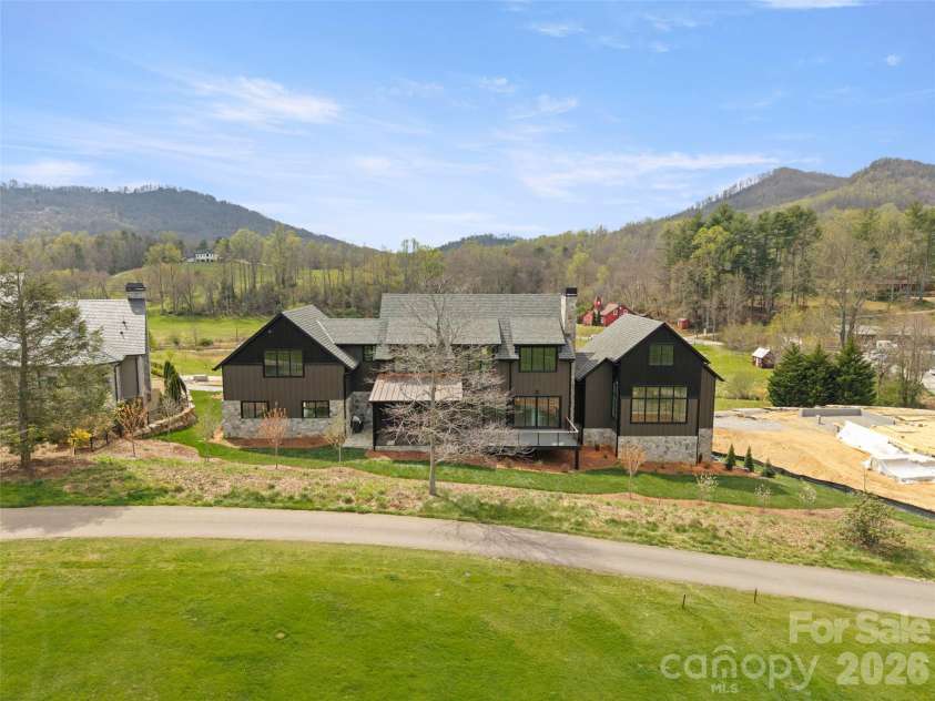 6 Walnut Valley Parkway, Arden, NC 28704.  MLS# CAR4368458, YatesRealty ID 14824. 