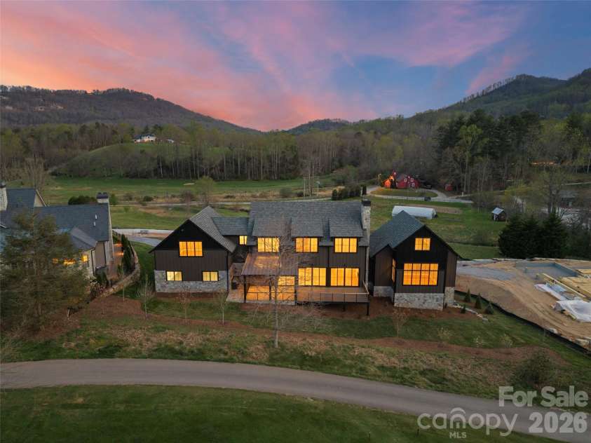 6 Walnut Valley Parkway, Arden, NC 28704.  MLS# CAR4368458, YatesRealty ID 14824. 