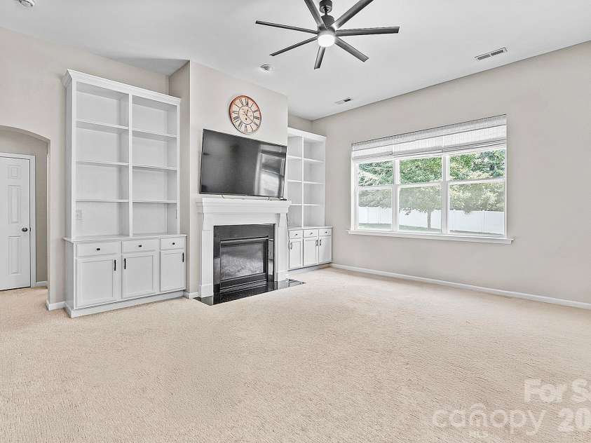 8920 Lake Pines Drive, Cornelius, NC 28031.  MLS# CAR4369266, YatesRealty ID 14825. Great Room