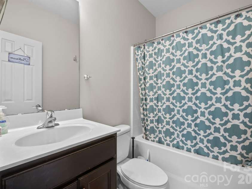 8920 Lake Pines Drive, Cornelius, NC 28031.  MLS# CAR4369266, YatesRealty ID 14825. Upstairs Extra Bath
