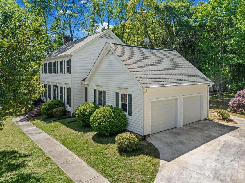3221 Hitching Post Lane, Rock Hill, SC 29732.  MLS# CAR4359878, YatesRealty ID 14829. 