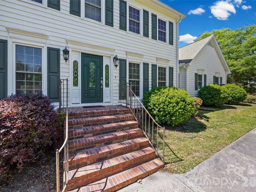 3221 Hitching Post Lane, Rock Hill, SC 29732.  MLS# CAR4359878, YatesRealty ID 14829. 