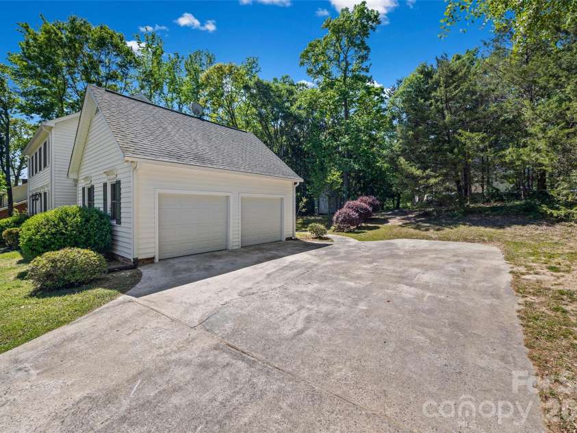 3221 Hitching Post Lane, Rock Hill, SC 29732.  MLS# CAR4359878, YatesRealty ID 14829. 