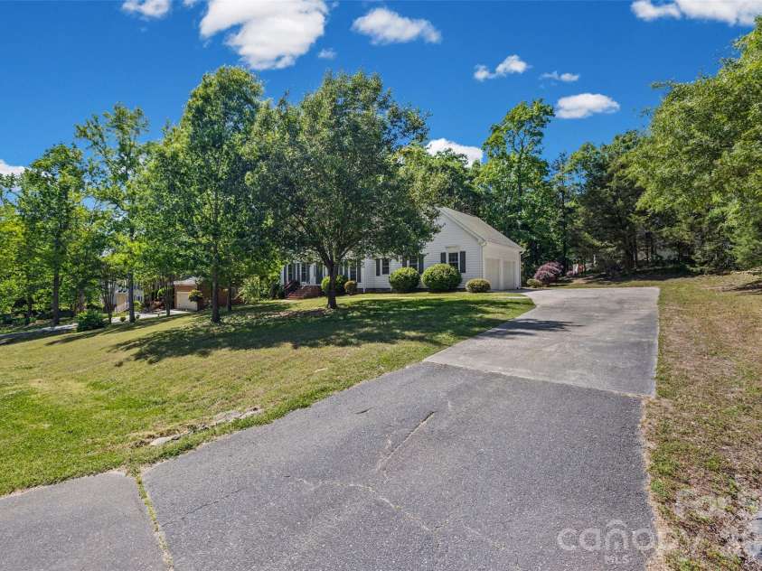 3221 Hitching Post Lane, Rock Hill, SC 29732.  MLS# CAR4359878, YatesRealty ID 14829. 