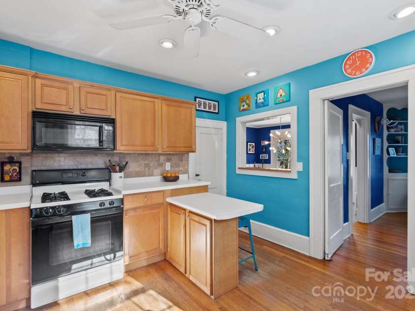 123 Westwood Road, Asheville, NC 28804.  MLS# CAR4254613, YatesRealty ID 14830. 