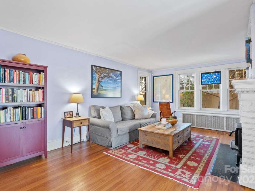 123 Westwood Road, Asheville, NC 28804.  MLS# CAR4319303, YatesRealty ID 14830. 