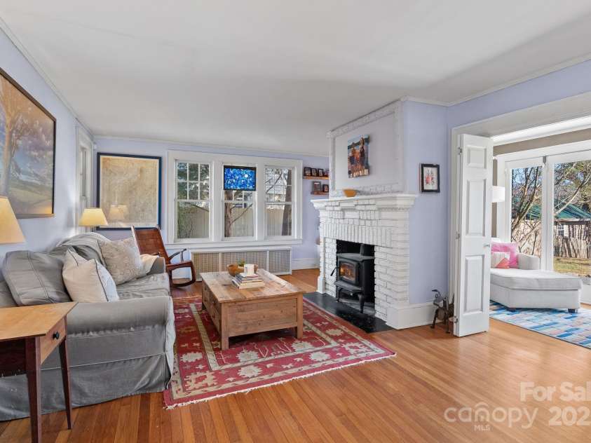 123 Westwood Road, Asheville, NC 28804.  MLS# CAR4319303, YatesRealty ID 14830. 