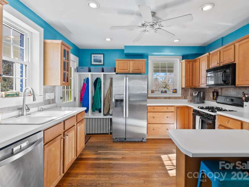 123 Westwood Road, Asheville, NC 28804.  MLS# CAR4319303, YatesRealty ID 14830. 