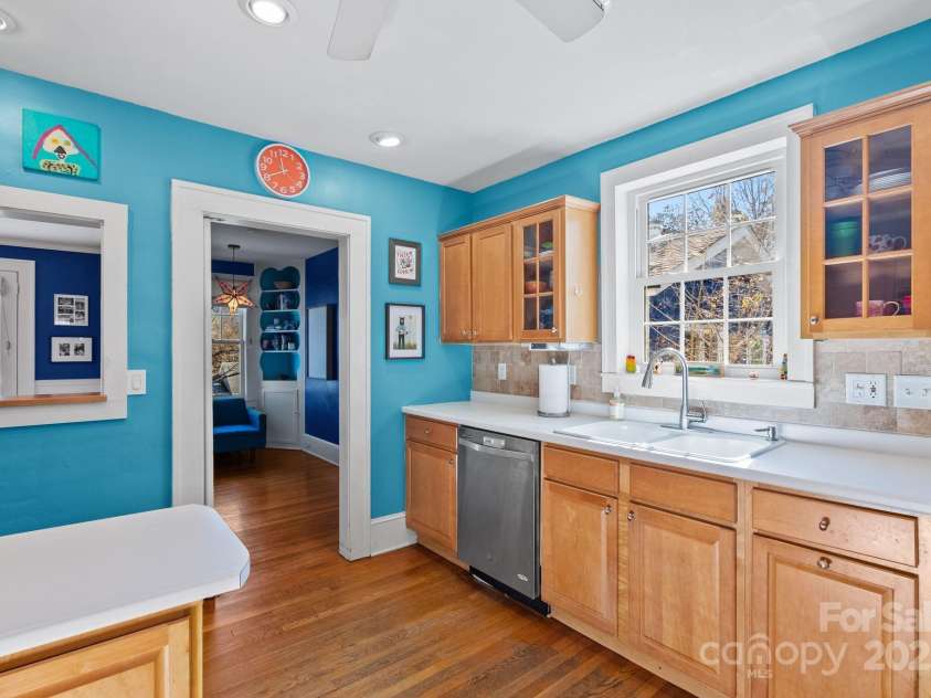 123 Westwood Road, Asheville, NC 28804.  MLS# CAR4319303, YatesRealty ID 14830. 