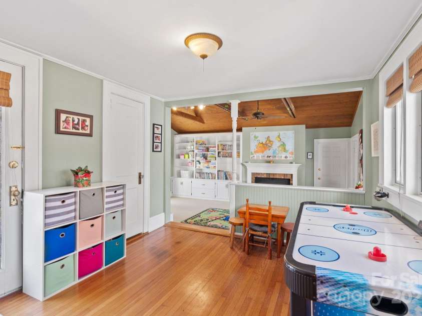 123 Westwood Road, Asheville, NC 28804.  MLS# CAR4319303, YatesRealty ID 14830. 