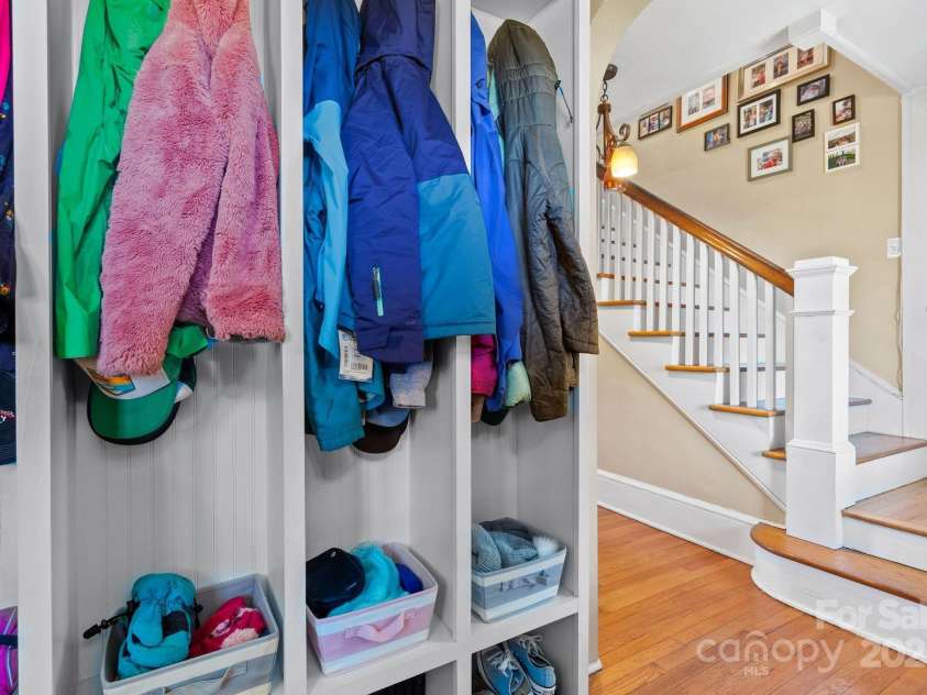 123 Westwood Road, Asheville, NC 28804.  MLS# CAR4319303, YatesRealty ID 14830. 