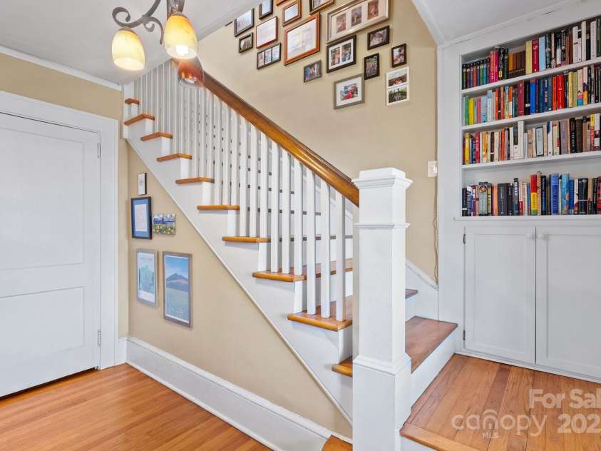 123 Westwood Road, Asheville, NC 28804.  MLS# CAR4319303, YatesRealty ID 14830. 