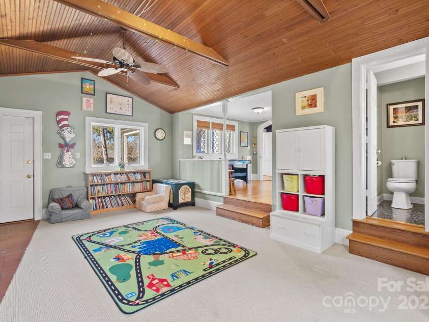 123 Westwood Road, Asheville, NC 28804.  MLS# CAR4319303, YatesRealty ID 14830. 