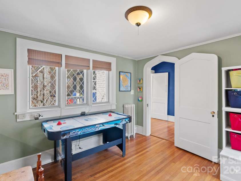 123 Westwood Road, Asheville, NC 28804.  MLS# CAR4319303, YatesRealty ID 14830. 