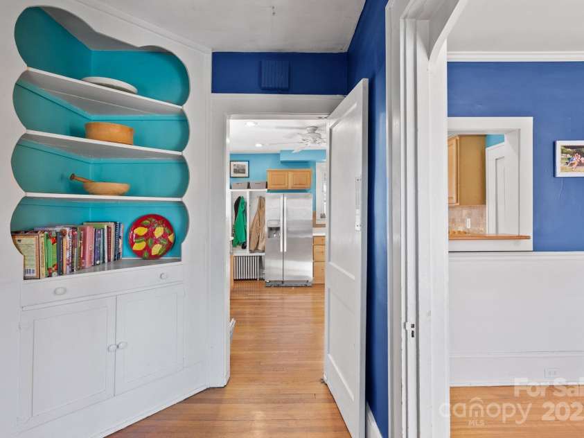 123 Westwood Road, Asheville, NC 28804.  MLS# CAR4319303, YatesRealty ID 14830. 