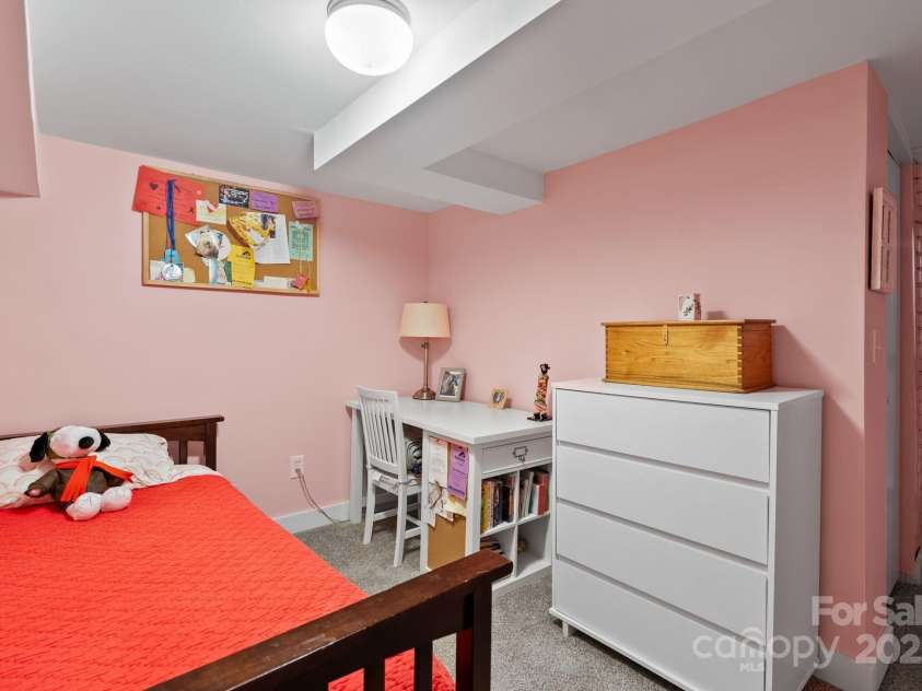 123 Westwood Road, Asheville, NC 28804.  MLS# CAR4319303, YatesRealty ID 14830. 