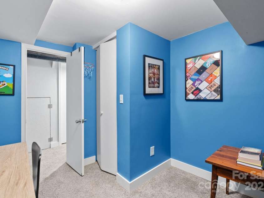 123 Westwood Road, Asheville, NC 28804.  MLS# CAR4319303, YatesRealty ID 14830. 