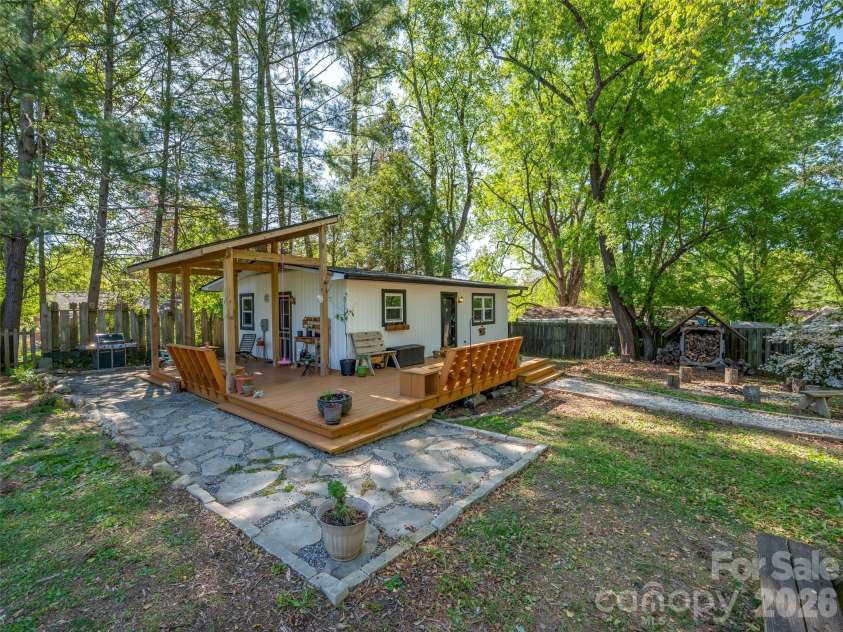 1737 Shano Drive, Hendersonville, NC 28791.  MLS# CAR4373345, YatesRealty ID 14830. 