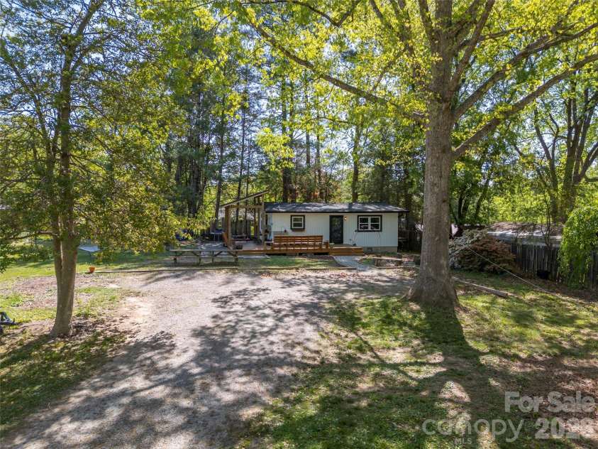 1737 Shano Drive, Hendersonville, NC 28791.  MLS# CAR4373345, YatesRealty ID 14830. 