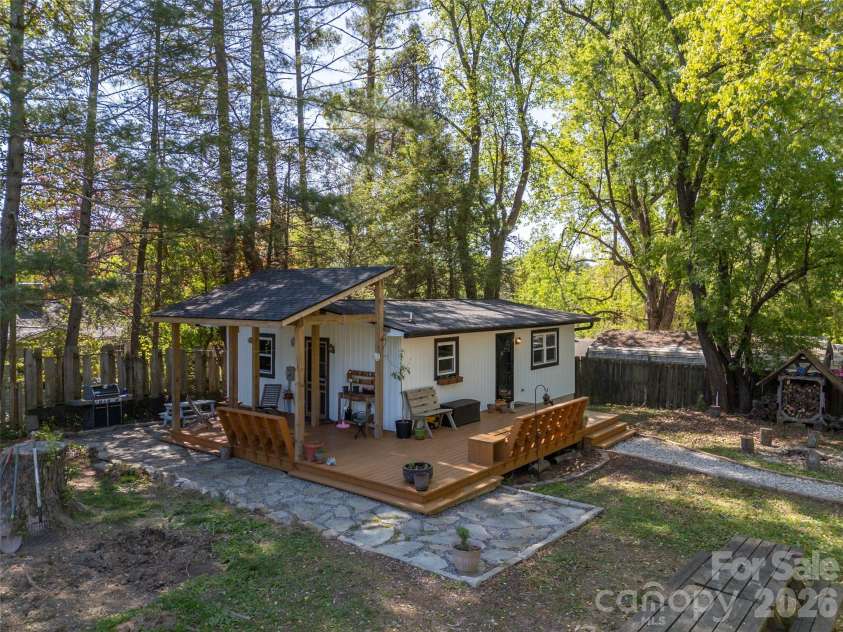 1737 Shano Drive, Hendersonville, NC 28791.  MLS# CAR4373345, YatesRealty ID 14830. 