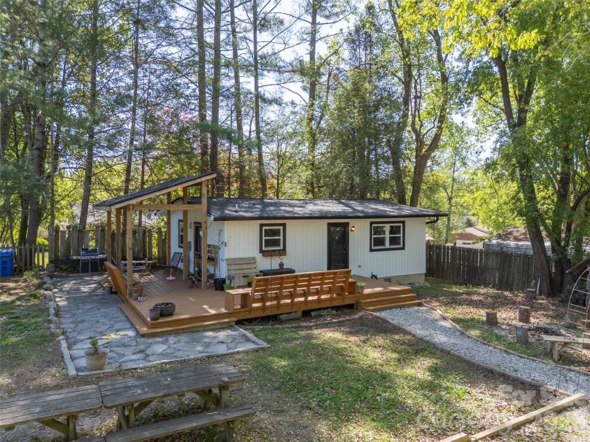 1737 Shano Drive, Hendersonville, NC 28791.  MLS# CAR4373345, YatesRealty ID 14830. 