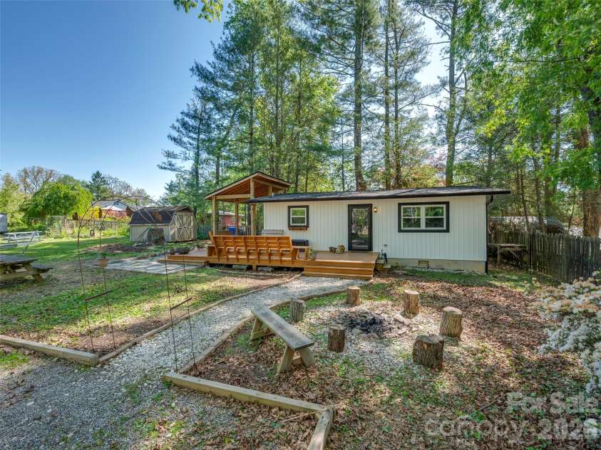 1737 Shano Drive, Hendersonville, NC 28791.  MLS# CAR4373345, YatesRealty ID 14830. 
