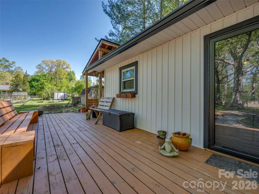 1737 Shano Drive, Hendersonville, NC 28791.  MLS# CAR4373345, YatesRealty ID 14830. 