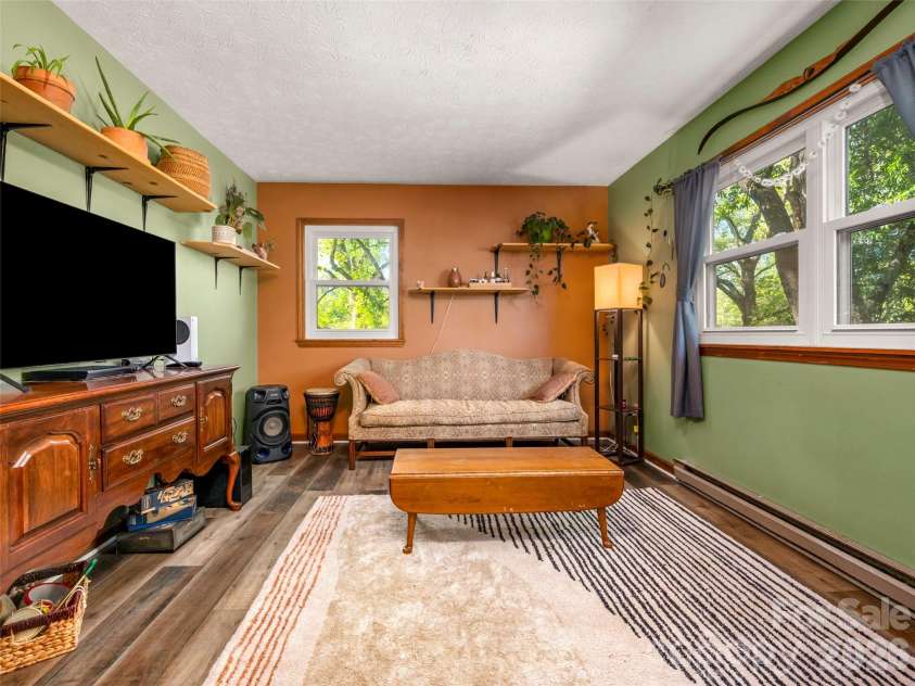 1737 Shano Drive, Hendersonville, NC 28791.  MLS# CAR4373345, YatesRealty ID 14830. 