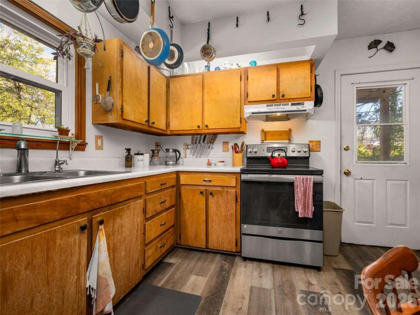 1737 Shano Drive, Hendersonville, NC 28791.  MLS# CAR4373345, YatesRealty ID 14830. 
