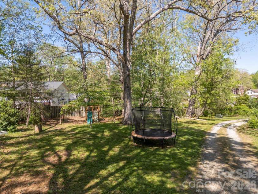 1737 Shano Drive, Hendersonville, NC 28791.  MLS# CAR4373345, YatesRealty ID 14830. 
