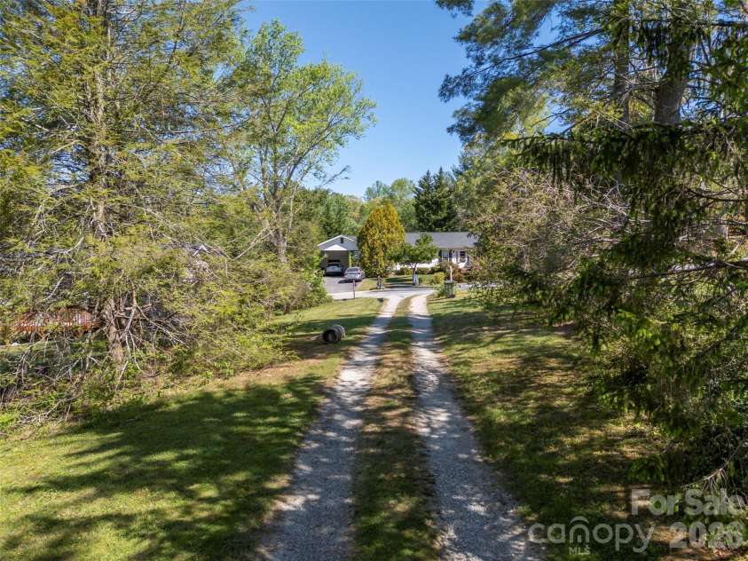 1737 Shano Drive, Hendersonville, NC 28791.  MLS# CAR4373345, YatesRealty ID 14830. 