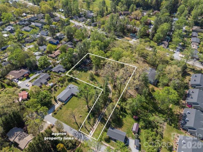 1737 Shano Drive, Hendersonville, NC 28791.  MLS# CAR4373345, YatesRealty ID 14830. 