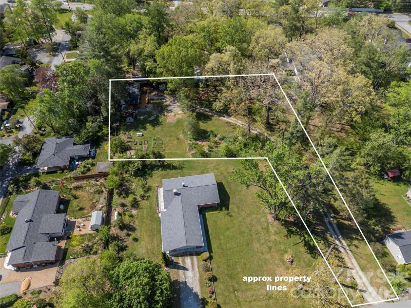 1737 Shano Drive, Hendersonville, NC 28791.  MLS# CAR4373345, YatesRealty ID 14830. 