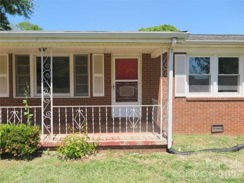 2406 Easton Drive, Shelby, NC 28152.  MLS# CAR4373233, YatesRealty ID 14833. 