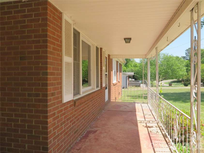 2406 Easton Drive, Shelby, NC 28152.  MLS# CAR4373233, YatesRealty ID 14833. 