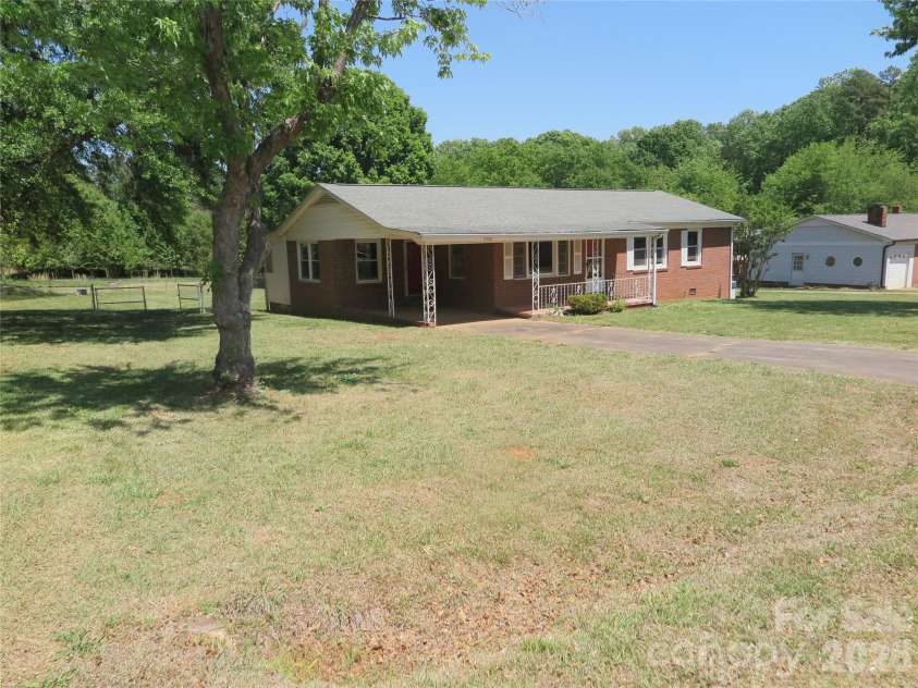 2406 Easton Drive, Shelby, NC 28152.  MLS# CAR4373233, YatesRealty ID 14833. 