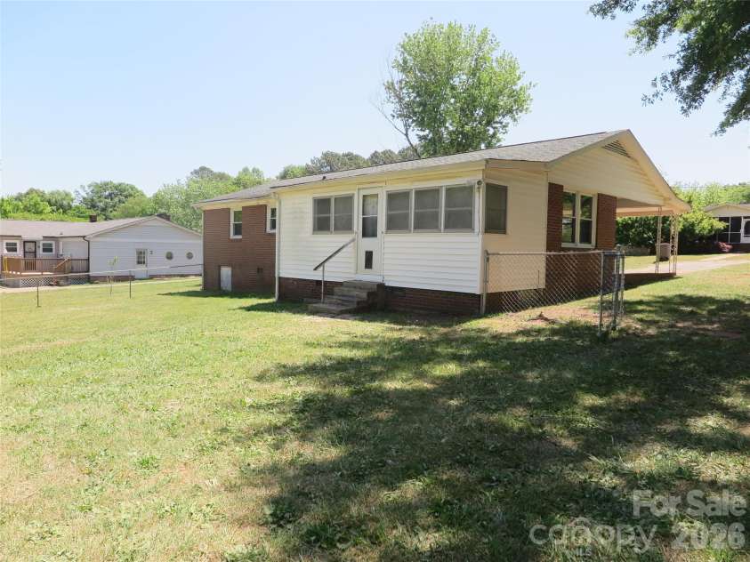 2406 Easton Drive, Shelby, NC 28152.  MLS# CAR4373233, YatesRealty ID 14833. 