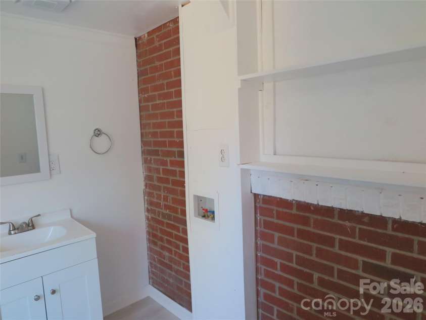2406 Easton Drive, Shelby, NC 28152.  MLS# CAR4373233, YatesRealty ID 14833. 