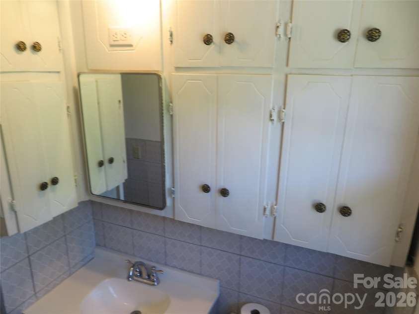2406 Easton Drive, Shelby, NC 28152.  MLS# CAR4373233, YatesRealty ID 14833. 