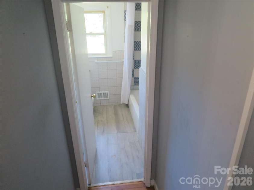 2406 Easton Drive, Shelby, NC 28152.  MLS# CAR4373233, YatesRealty ID 14833. 