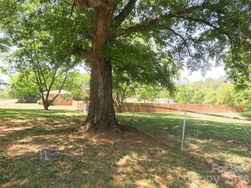 2406 Easton Drive, Shelby, NC 28152.  MLS# CAR4373233, YatesRealty ID 14833. 