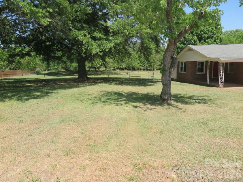 2406 Easton Drive, Shelby, NC 28152.  MLS# CAR4373233, YatesRealty ID 14833. 