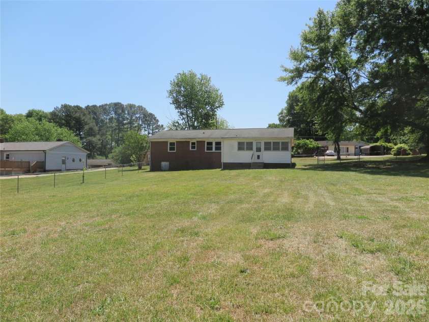 2406 Easton Drive, Shelby, NC 28152.  MLS# CAR4373233, YatesRealty ID 14833. 