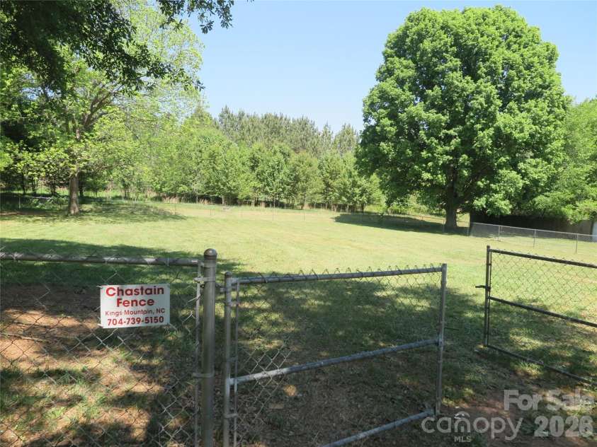 2406 Easton Drive, Shelby, NC 28152.  MLS# CAR4373233, YatesRealty ID 14833. 